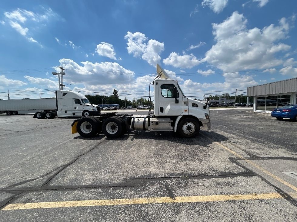 Day Cab Tractor-Heavy Duty Tractors-Freightliner-2019-Cascadia 11364ST-Piqua-OH-447,643\n\t\tmiles-$ 29,250 - Image 8