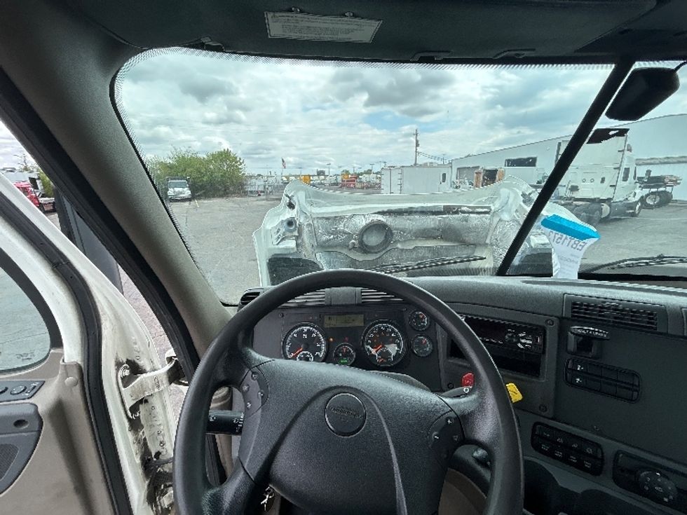 Day Cab Tractor-Heavy Duty Tractors-Freightliner-2019-Cascadia 11364ST-Piqua-OH-450,304\n\t\tmiles-$ 32,250 - Image 11