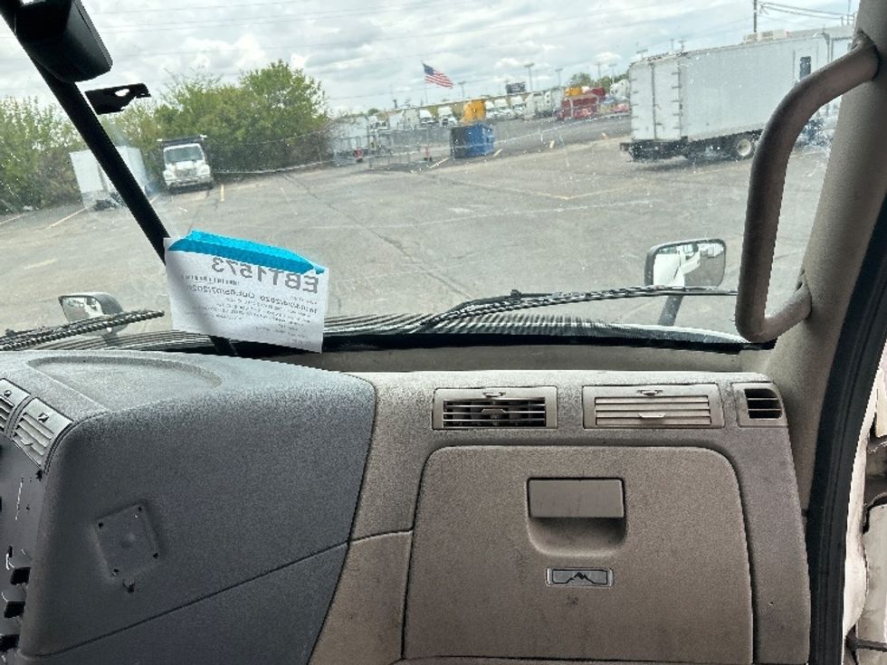 Day Cab Tractor-Heavy Duty Tractors-Freightliner-2019-Cascadia 11364ST-Piqua-OH-450,304\n\t\tmiles-$ 32,250 - Image 13