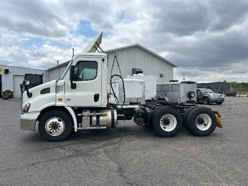 Day Cab Tractor-Heavy Duty Tractors-Freightliner-2019-Cascadia 11364ST-Piqua-OH-450,304\n\t\tmiles-$ 32,250 - Image 4