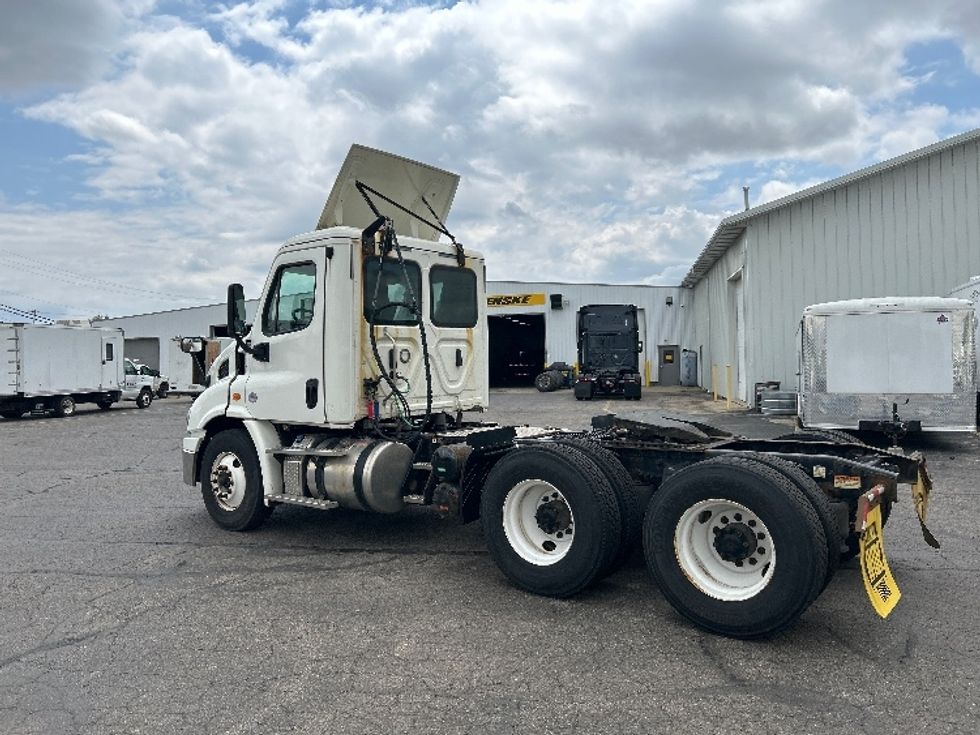 Day Cab Tractor-Heavy Duty Tractors-Freightliner-2019-Cascadia 11364ST-Piqua-OH-450,304\n\t\tmiles-$ 32,250 - Image 5