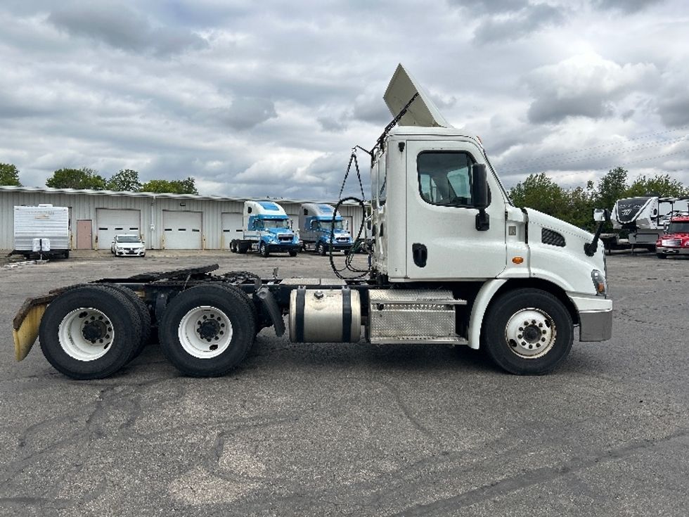 Day Cab Tractor-Heavy Duty Tractors-Freightliner-2019-Cascadia 11364ST-Piqua-OH-450,304\n\t\tmiles-$ 32,250 - Image 8