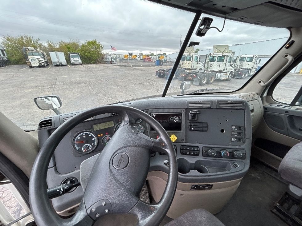 Day Cab Tractor-Heavy Duty Tractors-Freightliner-2019-Cascadia 11364ST-Piqua-OH-467,415\n\t\tmiles-$ 31,500 - Image 11