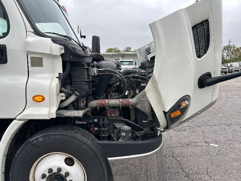 Day Cab Tractor-Heavy Duty Tractors-Freightliner-2019-Cascadia 11364ST-Piqua-OH-467,415\n\t\tmiles-$ 31,500 - Image 15