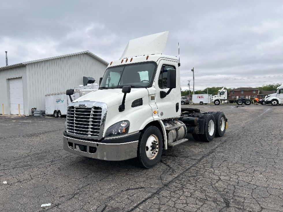 Day Cab Tractor-Heavy Duty Tractors-Freightliner-2019-Cascadia 11364ST-Piqua-OH-467,415\n\t\tmiles-$ 31,500 - Image 3