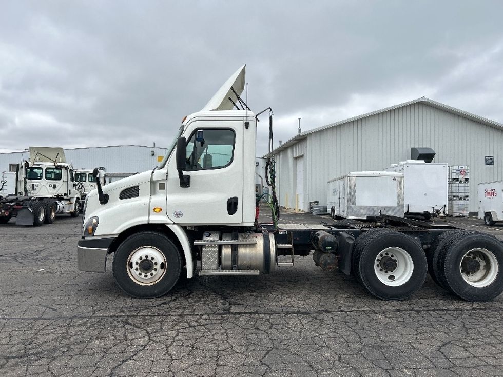 Day Cab Tractor-Heavy Duty Tractors-Freightliner-2019-Cascadia 11364ST-Piqua-OH-467,415\n\t\tmiles-$ 31,500 - Image 4