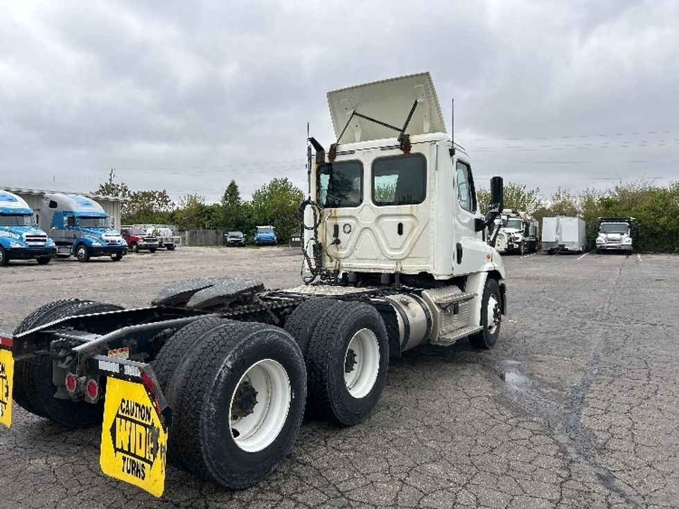 Day Cab Tractor-Heavy Duty Tractors-Freightliner-2019-Cascadia 11364ST-Piqua-OH-467,415\n\t\tmiles-$ 31,500 - Image 7