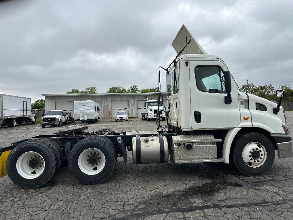 Day Cab Tractor-Heavy Duty Tractors-Freightliner-2019-Cascadia 11364ST-Piqua-OH-467,415\n\t\tmiles-$ 31,500 - Image 8