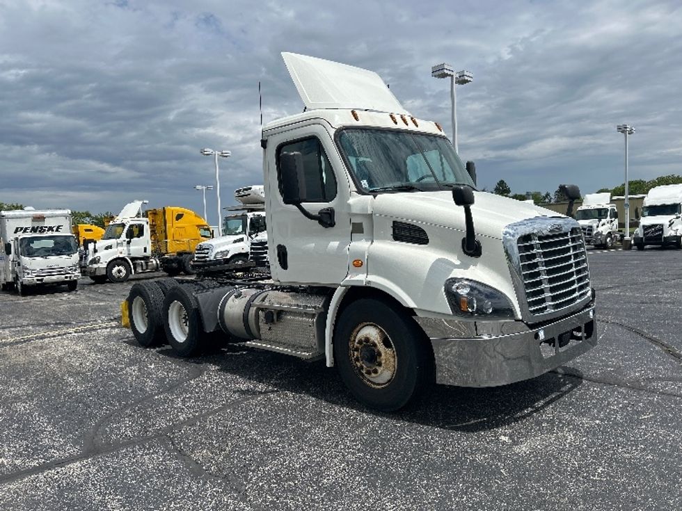 Day Cab Tractor-Heavy Duty Tractors-Freightliner-2019-Cascadia 11364ST-Piqua-OH-479,376\n\t\tmiles-$ 27,000 - Image 1