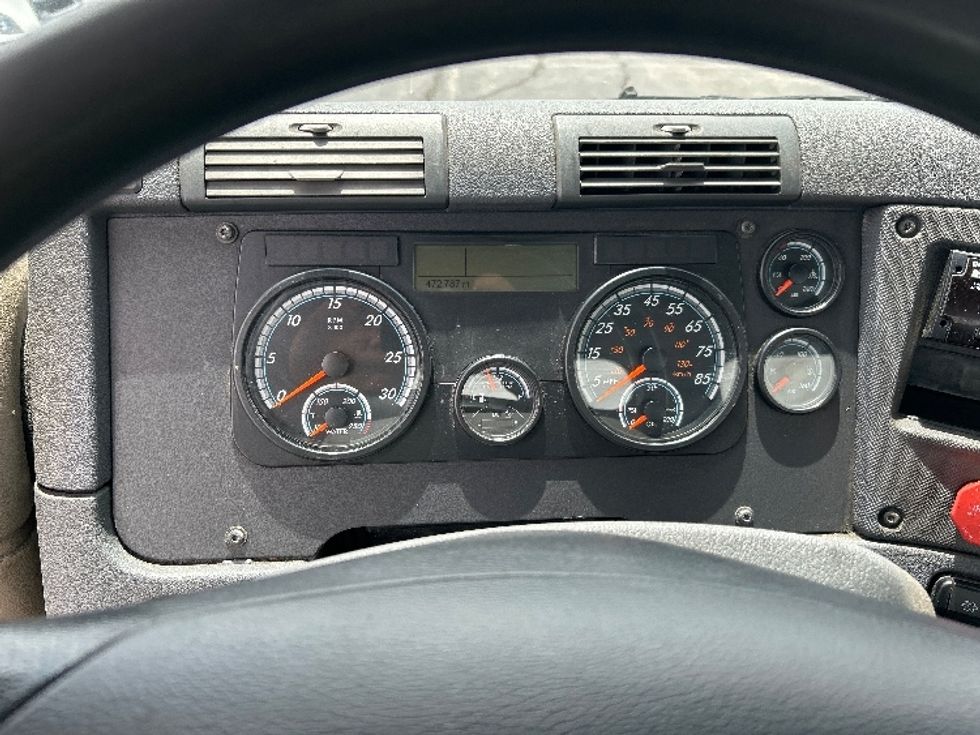Day Cab Tractor-Heavy Duty Tractors-Freightliner-2019-Cascadia 11364ST-Piqua-OH-479,376\n\t\tmiles-$ 27,000 - Image 11