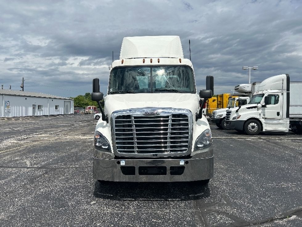 Day Cab Tractor-Heavy Duty Tractors-Freightliner-2019-Cascadia 11364ST-Piqua-OH-479,376\n\t\tmiles-$ 27,000 - Image 2