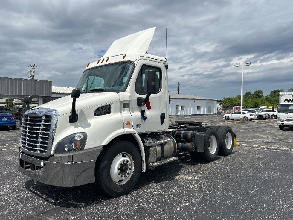 Day Cab Tractor-Heavy Duty Tractors-Freightliner-2019-Cascadia 11364ST-Piqua-OH-479,376\n\t\tmiles-$ 27,000 - Image 3