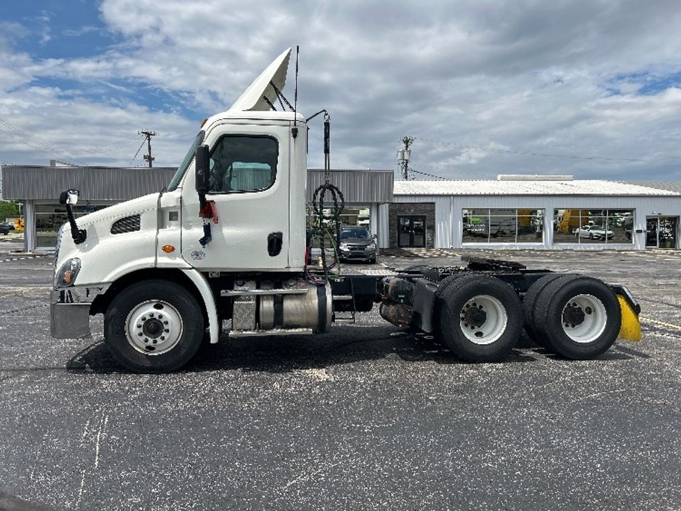 Day Cab Tractor-Heavy Duty Tractors-Freightliner-2019-Cascadia 11364ST-Piqua-OH-479,376\n\t\tmiles-$ 27,000 - Image 4