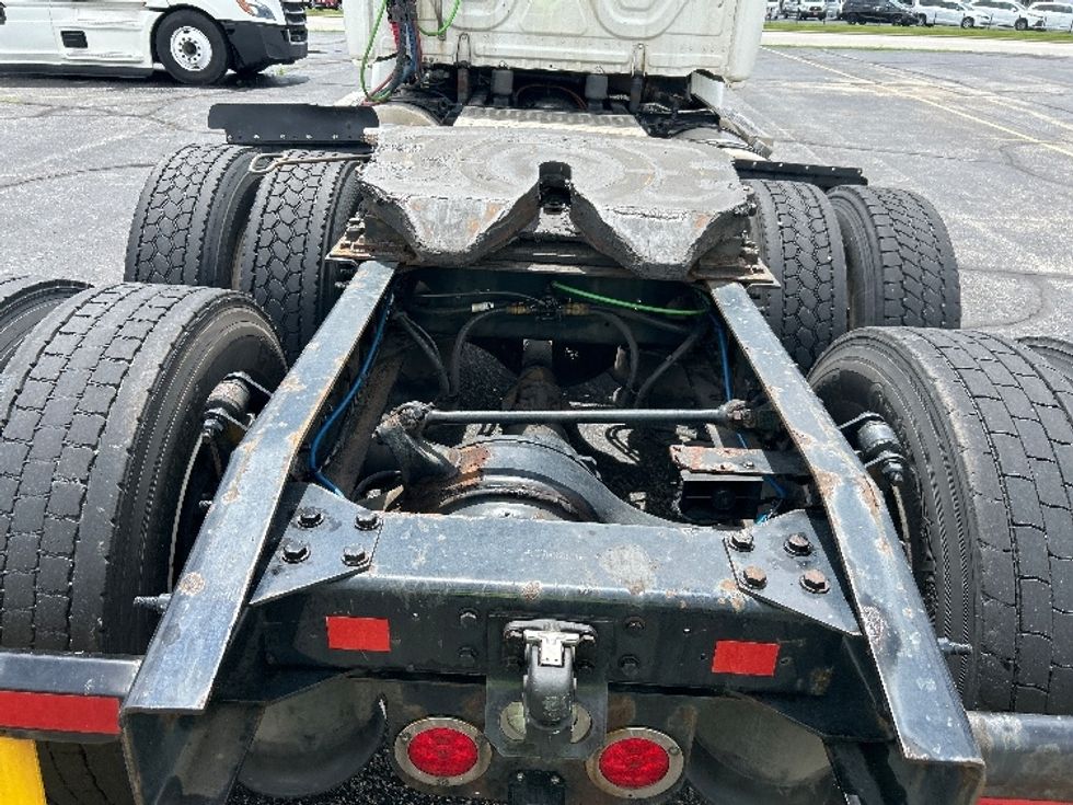 Day Cab Tractor-Heavy Duty Tractors-Freightliner-2019-Cascadia 11364ST-Piqua-OH-479,376\n\t\tmiles-$ 27,000 - Image 6