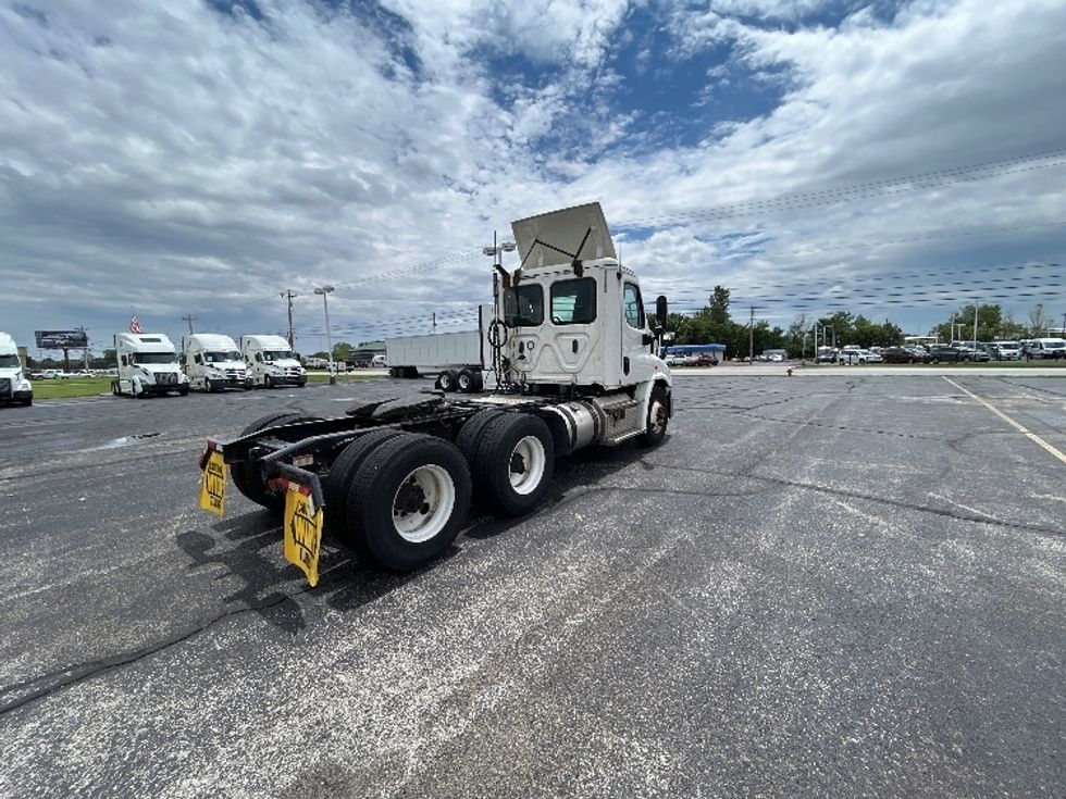Day Cab Tractor-Heavy Duty Tractors-Freightliner-2019-Cascadia 11364ST-Piqua-OH-479,376\n\t\tmiles-$ 27,000 - Image 7