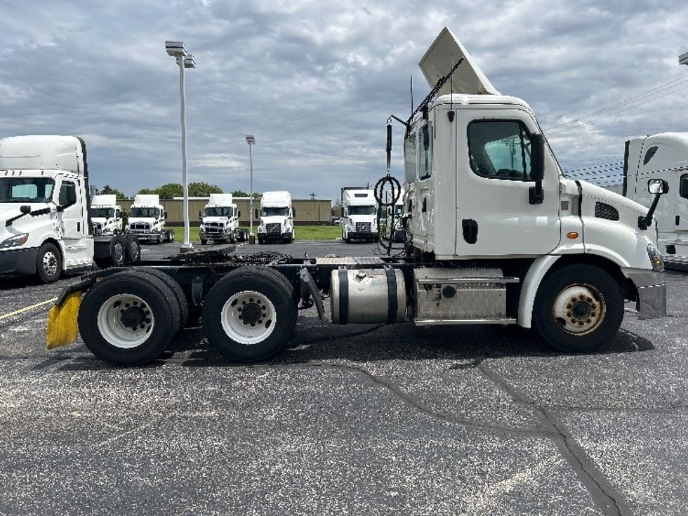 Day Cab Tractor-Heavy Duty Tractors-Freightliner-2019-Cascadia 11364ST-Piqua-OH-479,376\n\t\tmiles-$ 27,000 - Image 8