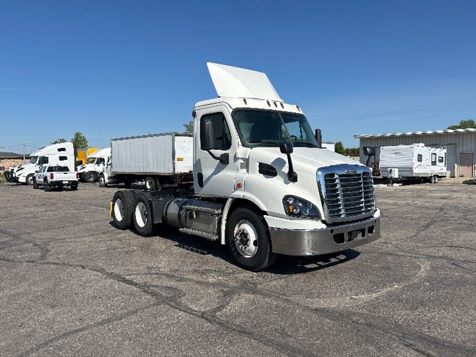 Day Cab Tractor-Heavy Duty Tractors-Freightliner-2019-Cascadia 11364ST-Piqua-OH-489,687\n\t\tmiles-$ 30,500 - Image 1