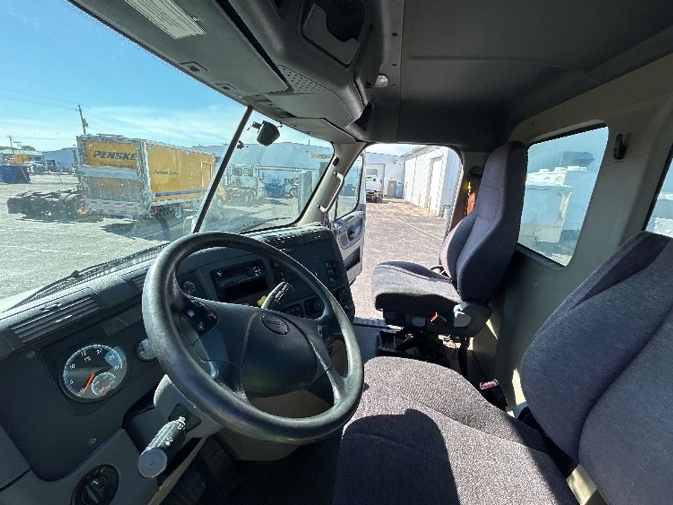 Day Cab Tractor-Heavy Duty Tractors-Freightliner-2019-Cascadia 11364ST-Piqua-OH-489,687\n\t\tmiles-$ 30,500 - Image 10