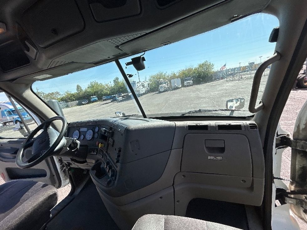 Day Cab Tractor-Heavy Duty Tractors-Freightliner-2019-Cascadia 11364ST-Piqua-OH-489,687\n\t\tmiles-$ 30,500 - Image 13