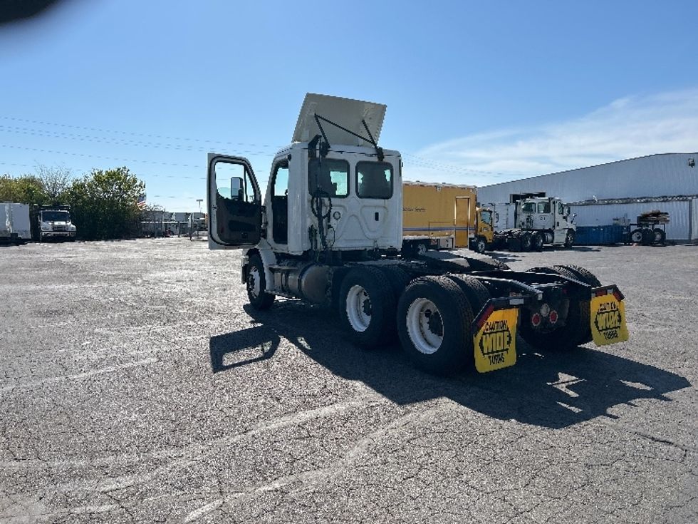 Day Cab Tractor-Heavy Duty Tractors-Freightliner-2019-Cascadia 11364ST-Piqua-OH-489,687\n\t\tmiles-$ 30,500 - Image 5