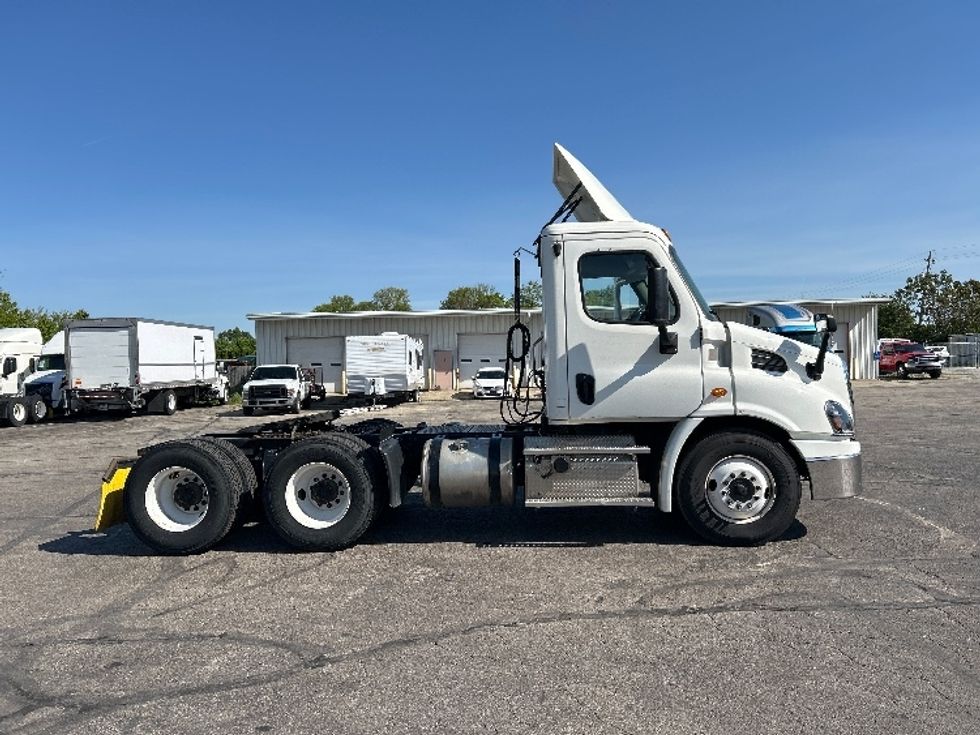 Day Cab Tractor-Heavy Duty Tractors-Freightliner-2019-Cascadia 11364ST-Piqua-OH-489,687\n\t\tmiles-$ 30,500 - Image 8