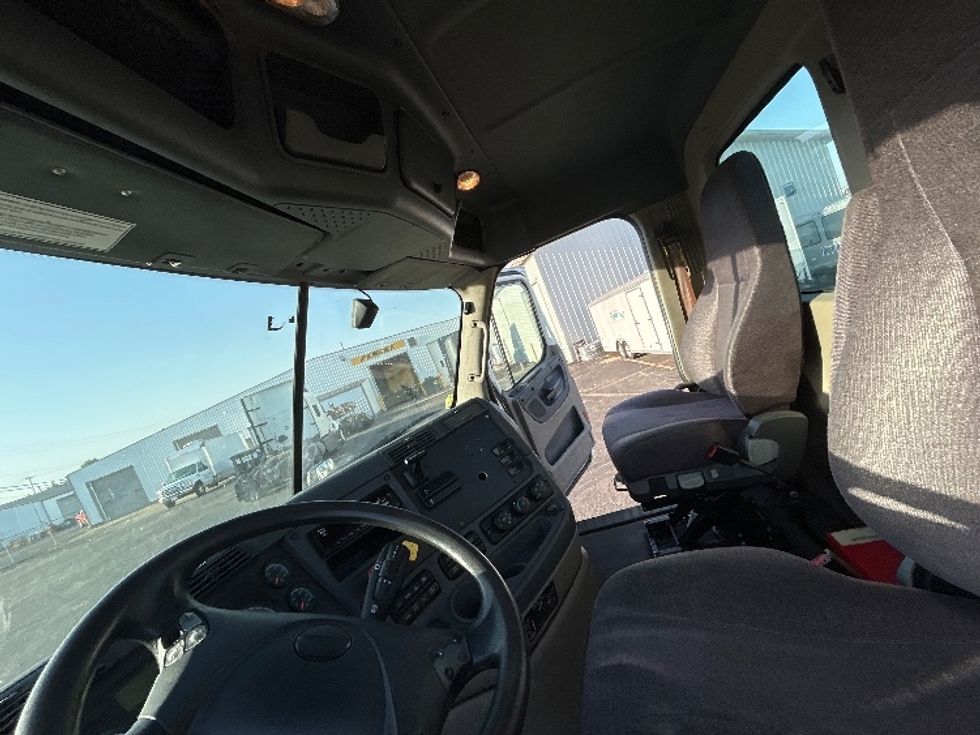 Day Cab Tractor-Heavy Duty Tractors-Freightliner-2019-Cascadia 11364ST-Piqua-OH-499,678\n\t\tmiles-$ 30,000 - Image 10