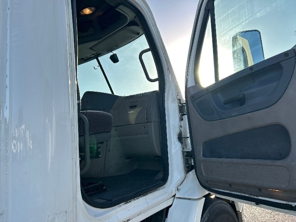 Day Cab Tractor-Heavy Duty Tractors-Freightliner-2019-Cascadia 11364ST-Piqua-OH-499,678\n\t\tmiles-$ 30,000 - Image 12