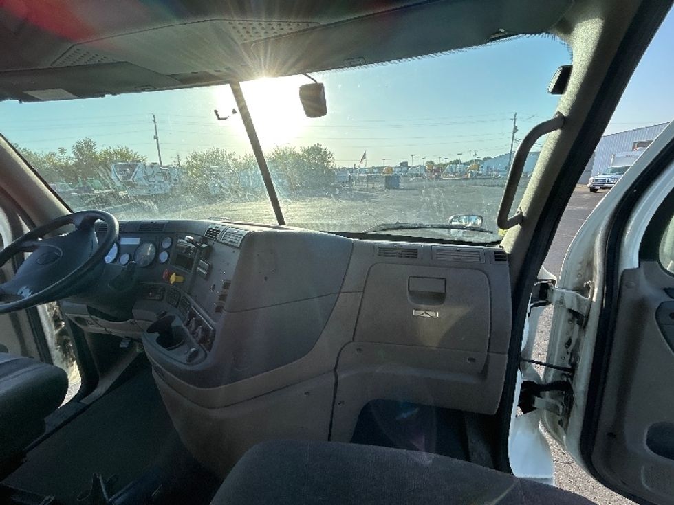 Day Cab Tractor-Heavy Duty Tractors-Freightliner-2019-Cascadia 11364ST-Piqua-OH-499,678\n\t\tmiles-$ 30,000 - Image 13