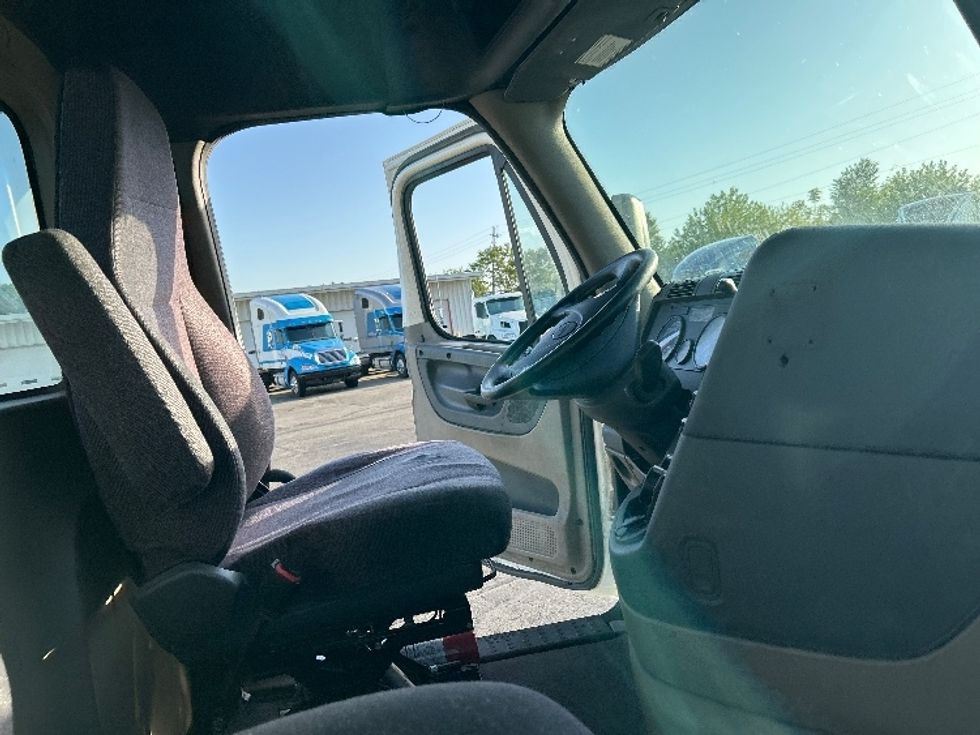 Day Cab Tractor-Heavy Duty Tractors-Freightliner-2019-Cascadia 11364ST-Piqua-OH-499,678\n\t\tmiles-$ 30,000 - Image 14