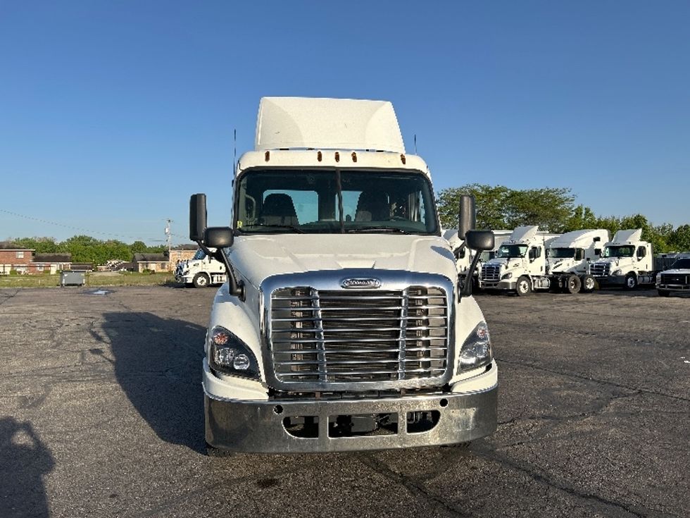 Day Cab Tractor-Heavy Duty Tractors-Freightliner-2019-Cascadia 11364ST-Piqua-OH-499,678\n\t\tmiles-$ 30,000 - Image 2