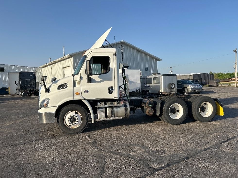 Day Cab Tractor-Heavy Duty Tractors-Freightliner-2019-Cascadia 11364ST-Piqua-OH-499,678\n\t\tmiles-$ 30,000 - Image 4