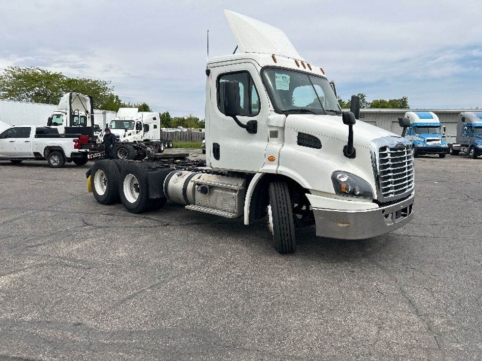Day Cab Tractor-Heavy Duty Tractors-Freightliner-2019-Cascadia 11364ST-Piqua-OH-534,498\n\t\tmiles-$ 28,250 - Image 1