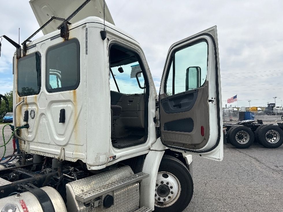 Day Cab Tractor-Heavy Duty Tractors-Freightliner-2019-Cascadia 11364ST-Piqua-OH-534,498\n\t\tmiles-$ 28,250 - Image 12