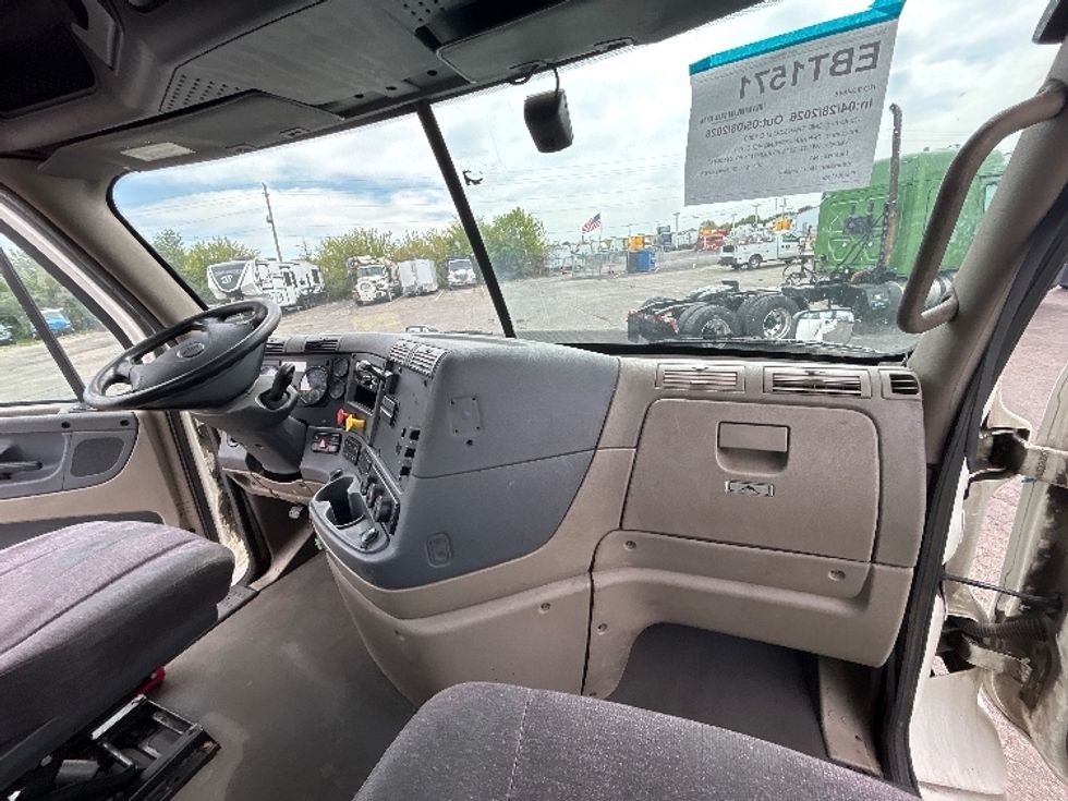 Day Cab Tractor-Heavy Duty Tractors-Freightliner-2019-Cascadia 11364ST-Piqua-OH-534,498\n\t\tmiles-$ 28,250 - Image 13