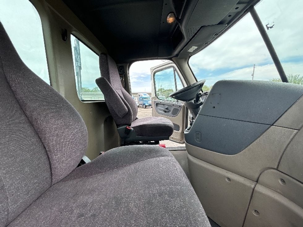Day Cab Tractor-Heavy Duty Tractors-Freightliner-2019-Cascadia 11364ST-Piqua-OH-534,498\n\t\tmiles-$ 28,250 - Image 14