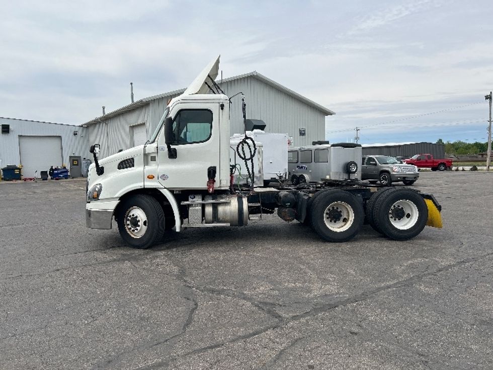 Day Cab Tractor-Heavy Duty Tractors-Freightliner-2019-Cascadia 11364ST-Piqua-OH-534,498\n\t\tmiles-$ 28,250 - Image 4