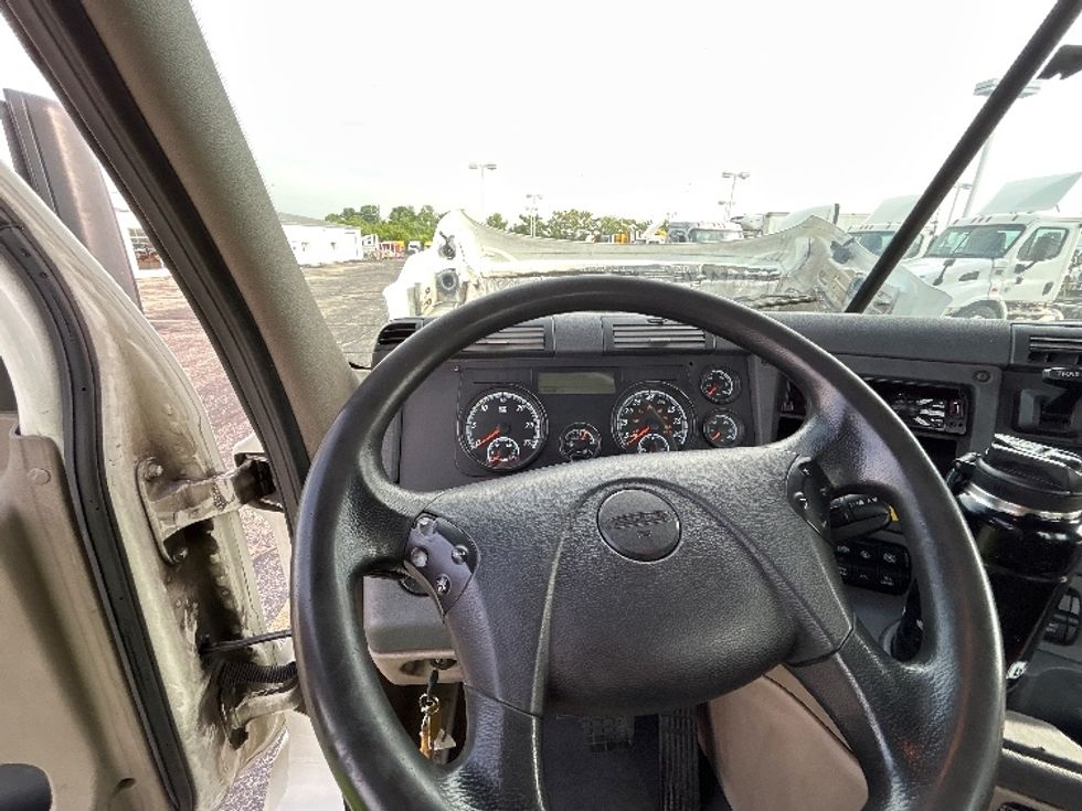 Day Cab Tractor-Heavy Duty Tractors-Freightliner-2019-Cascadia 11364ST-Piqua-OH-537,564\n\t\tmiles-$ 24,250 - Image 11