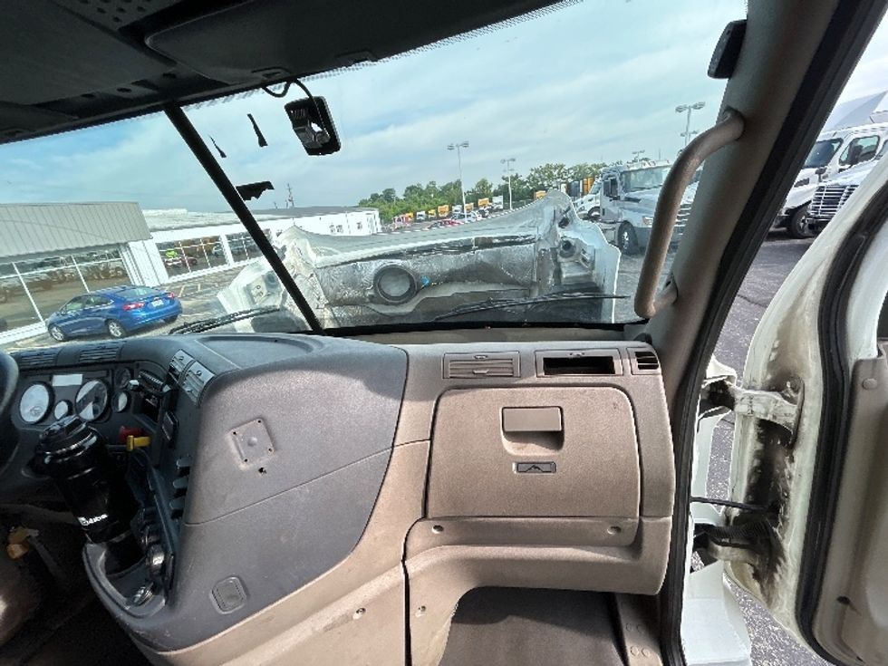 Day Cab Tractor-Heavy Duty Tractors-Freightliner-2019-Cascadia 11364ST-Piqua-OH-537,564\n\t\tmiles-$ 24,250 - Image 13