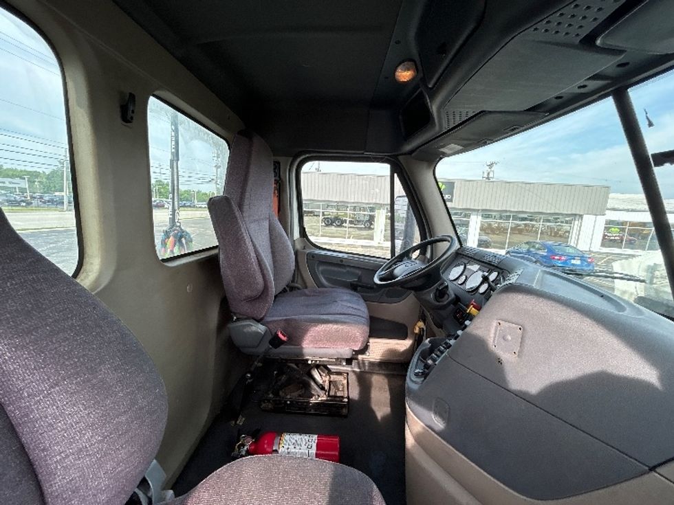 Day Cab Tractor-Heavy Duty Tractors-Freightliner-2019-Cascadia 11364ST-Piqua-OH-537,564\n\t\tmiles-$ 24,250 - Image 14