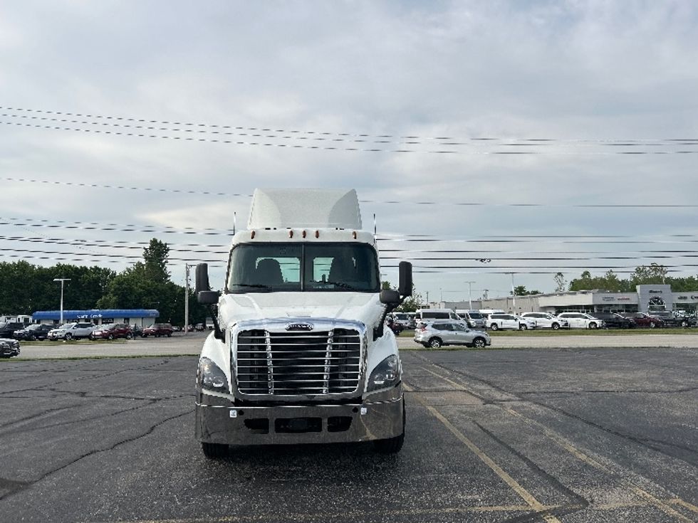 Day Cab Tractor-Heavy Duty Tractors-Freightliner-2019-Cascadia 11364ST-Piqua-OH-537,564\n\t\tmiles-$ 24,250 - Image 2