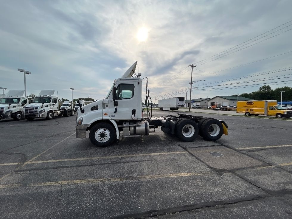 Day Cab Tractor-Heavy Duty Tractors-Freightliner-2019-Cascadia 11364ST-Piqua-OH-537,564\n\t\tmiles-$ 24,250 - Image 4