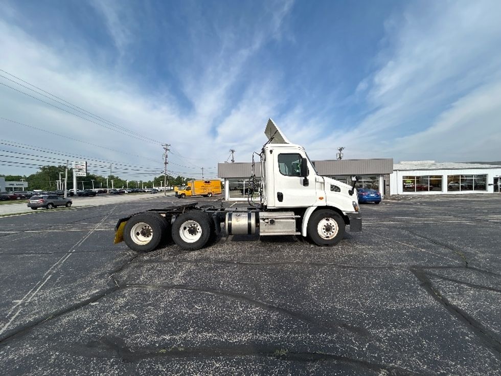 Day Cab Tractor-Heavy Duty Tractors-Freightliner-2019-Cascadia 11364ST-Piqua-OH-537,564\n\t\tmiles-$ 24,250 - Image 8