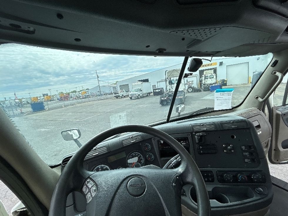 Day Cab Tractor-Heavy Duty Tractors-Freightliner-2019-Cascadia 11364ST-Piqua-OH-537,885\n\t\tmiles-$ 28,250 - Image 10