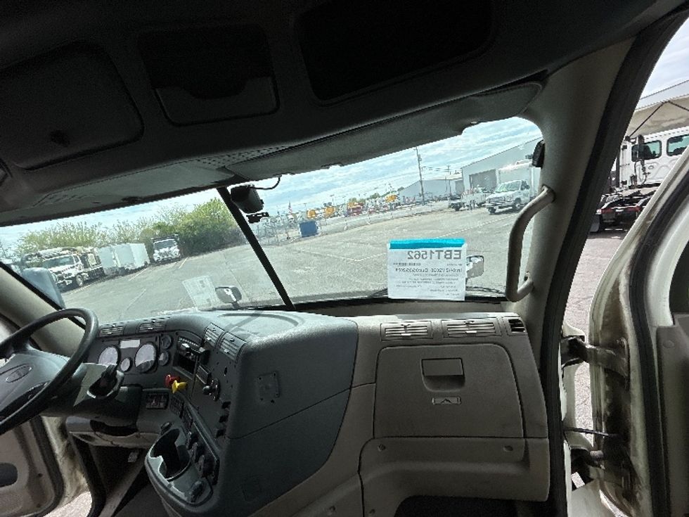 Day Cab Tractor-Heavy Duty Tractors-Freightliner-2019-Cascadia 11364ST-Piqua-OH-537,885\n\t\tmiles-$ 28,250 - Image 12