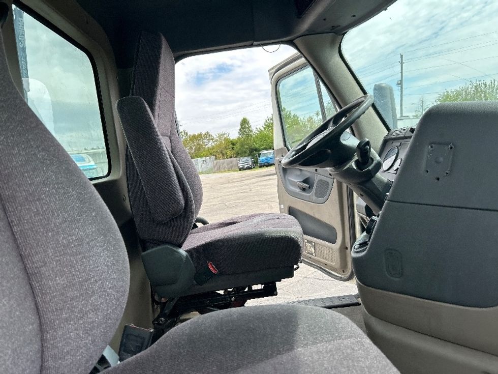 Day Cab Tractor-Heavy Duty Tractors-Freightliner-2019-Cascadia 11364ST-Piqua-OH-537,885\n\t\tmiles-$ 28,250 - Image 13
