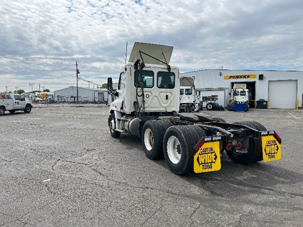 Day Cab Tractor-Heavy Duty Tractors-Freightliner-2019-Cascadia 11364ST-Piqua-OH-537,885\n\t\tmiles-$ 28,250 - Image 4