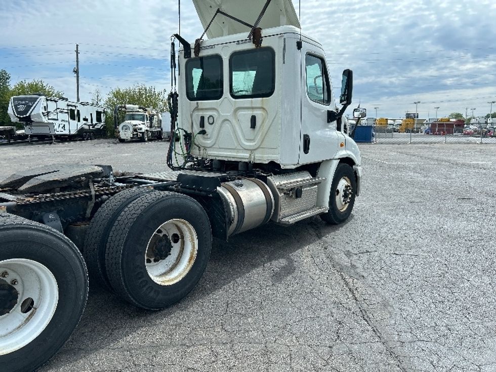 Day Cab Tractor-Heavy Duty Tractors-Freightliner-2019-Cascadia 11364ST-Piqua-OH-537,885\n\t\tmiles-$ 28,250 - Image 6