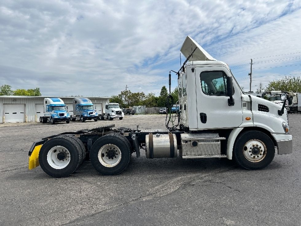 Day Cab Tractor-Heavy Duty Tractors-Freightliner-2019-Cascadia 11364ST-Piqua-OH-537,885\n\t\tmiles-$ 28,250 - Image 7
