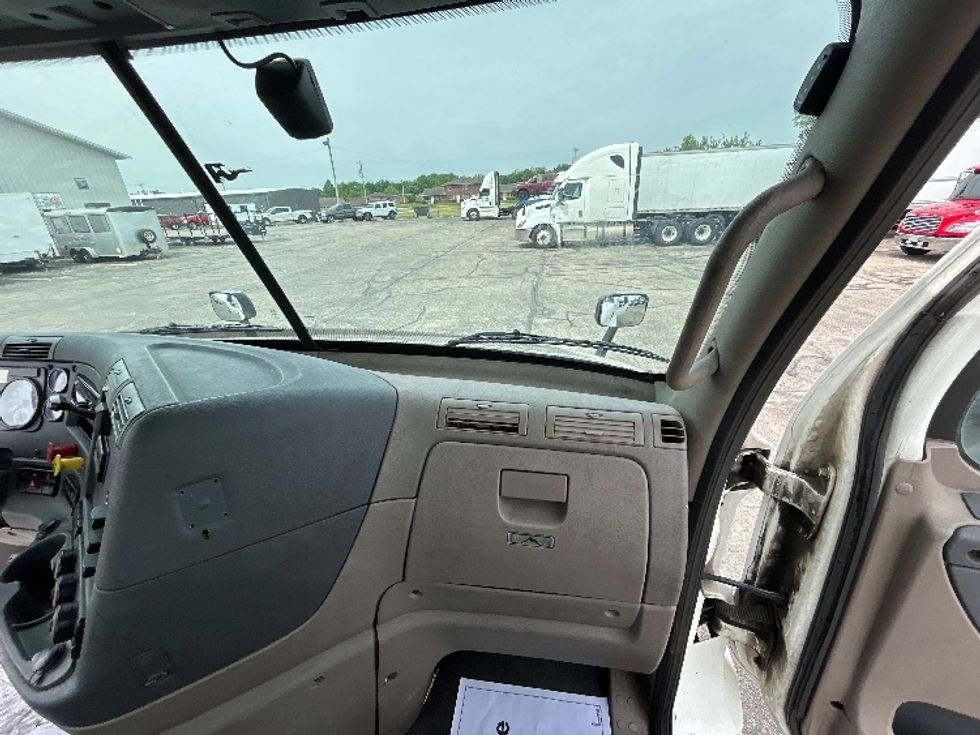 Day Cab Tractor-Heavy Duty Tractors-Freightliner-2019-Cascadia 11364ST-Piqua-OH-541,497\n\t\tmiles-$ 24,000 - Image 12