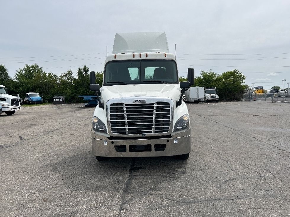 Day Cab Tractor-Heavy Duty Tractors-Freightliner-2019-Cascadia 11364ST-Piqua-OH-541,497\n\t\tmiles-$ 24,000 - Image 2